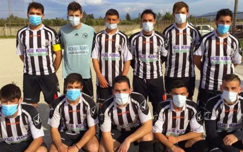 Ποδοσφαιριστές έπαιξαν φορώντας μάσκες χειρουργείου – ΦΩΤΟ