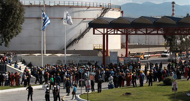 Διευκρινίσεις για τα αίτια της πυρκαγιάς στον Ασπρόπυργο ζητά η ΓΣΕΕ
