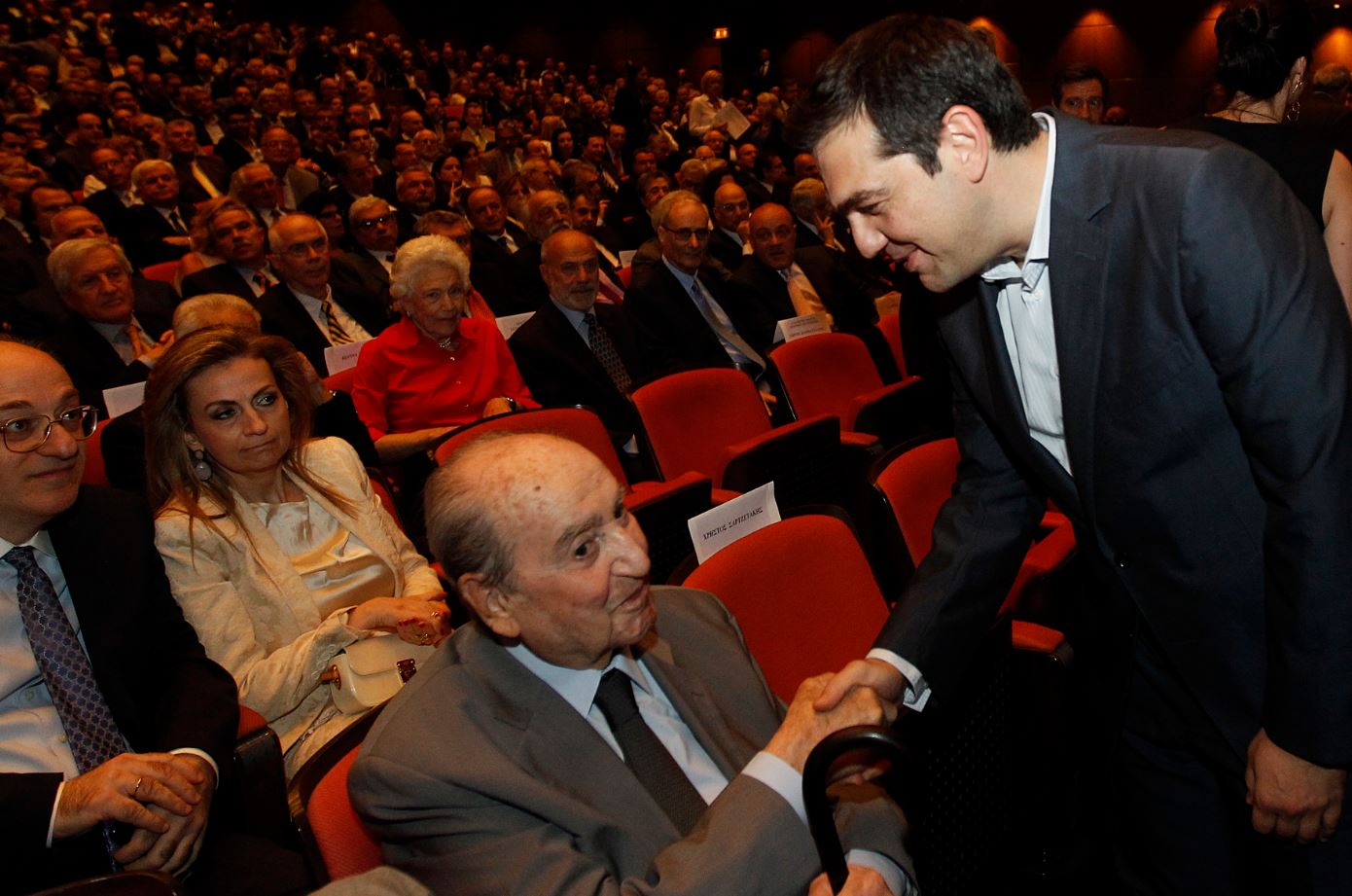 Η χειραψία του Τσίπρα με τον Κωνσταντίνο Μητσοτάκη – ΦΩΤΟ