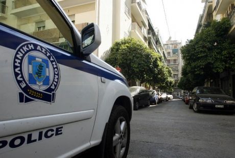 Επιτέθηκαν στον τροχονόμο και στη συνέχεια λήστεψαν έναν πολίτη