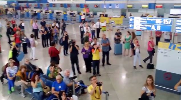 Η έκπληξη που περίμενε τους ταξιδιώτες στο “Ελευθέριος Βενιζέλος” – ΒΙΝΤΕΟ