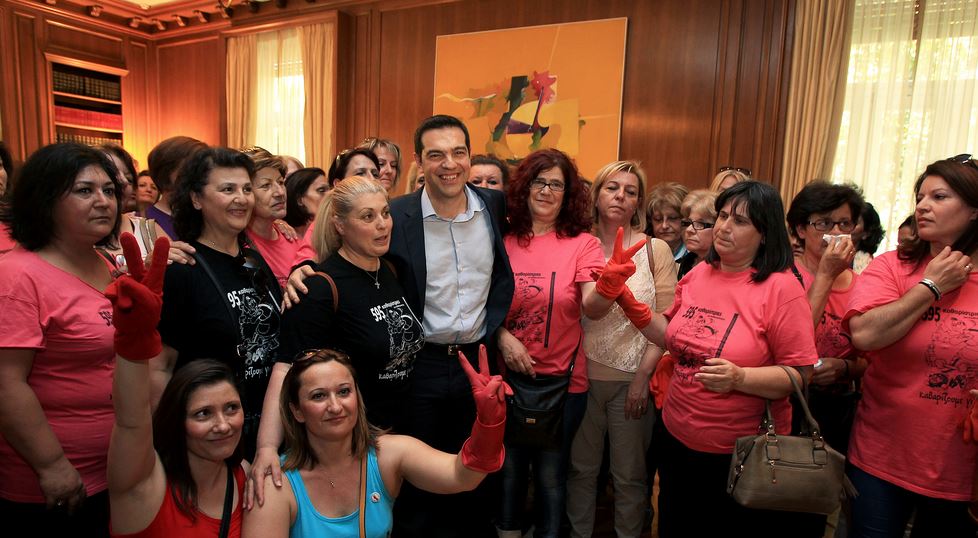 Η συνάντηση του Πρωθυπουργού με τις καθαρίστριες – ΦΩΤΟ