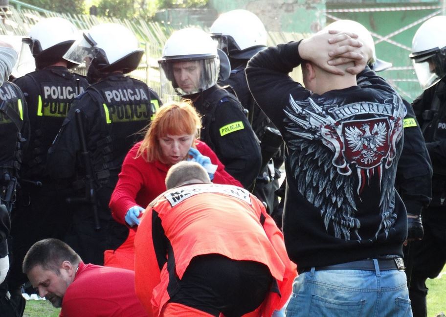 Αστυνομικός τραυμάτισε θανάσιμα οπαδό στην Πολωνία – ΒΙΝΤΕΟ