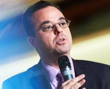 Το tweet του Πίτερ Σπίγκελ και η μάχη της γραβάτας Τσίπρα-Γιούνκερ