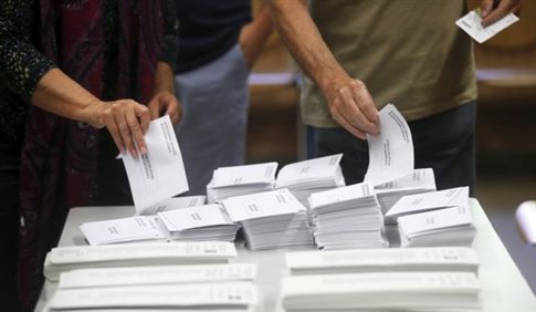 Χάνει τη Μαδρίτη ο Ραχόι – Οι Podemos έκαναν την ανατροπή