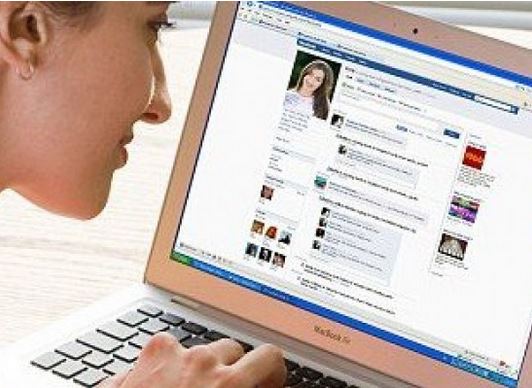 Τι αποκαλύπτουν τα status σου στο Facebook