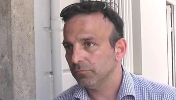 Απείλησε να αυτοπυρποληθεί άνεργος πατέρας 3 παιδιών – ΒΙΝΤΕΟ