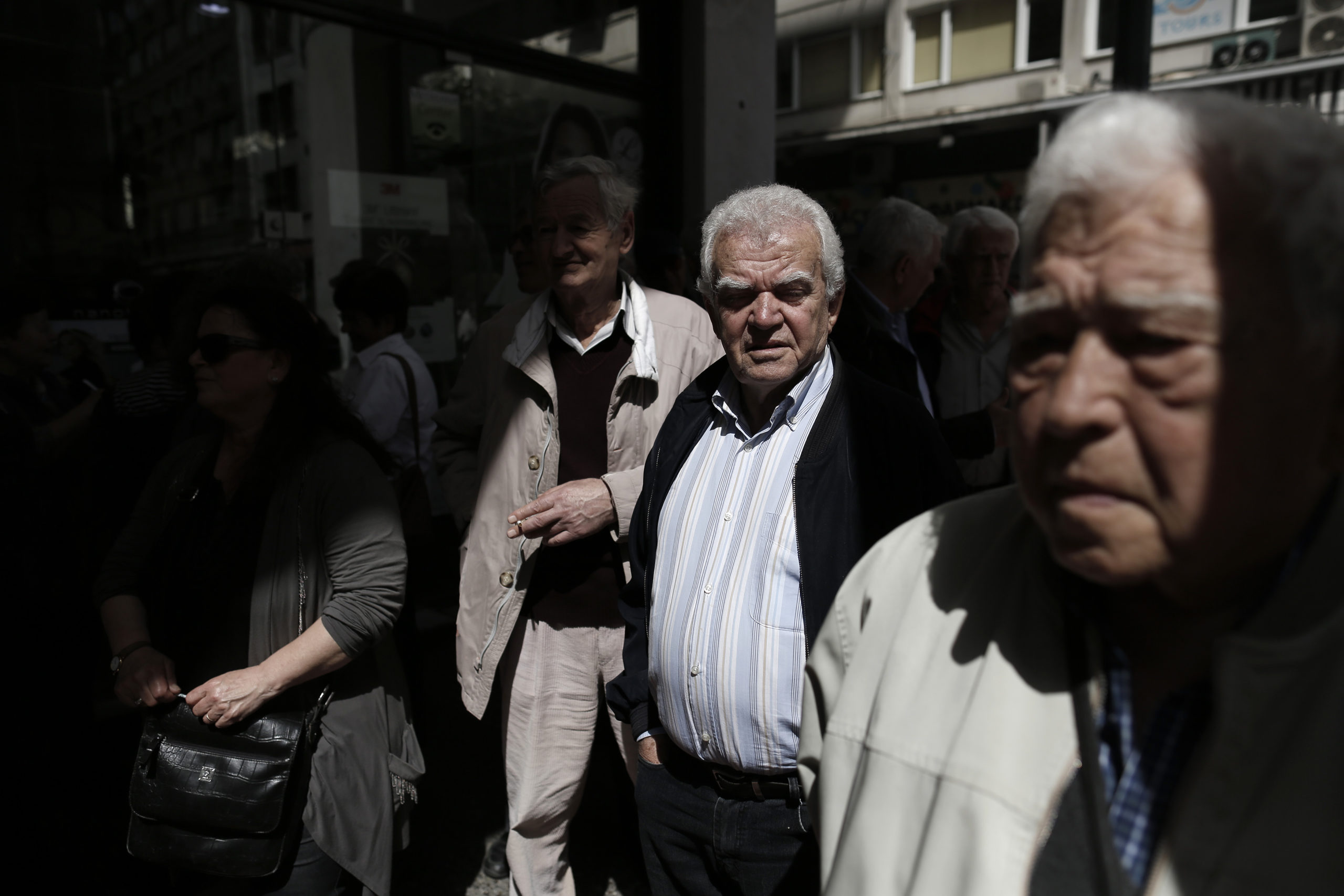 Financial Times: Βασικό εμπόδιο οι συντάξεις για συμφωνία