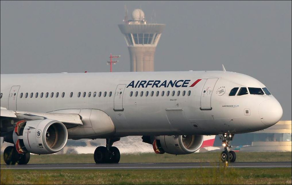Αεροσκάφος της Air France συνοδεύεται από αμερικανικά μαχητικά – ΤΩΡΑ