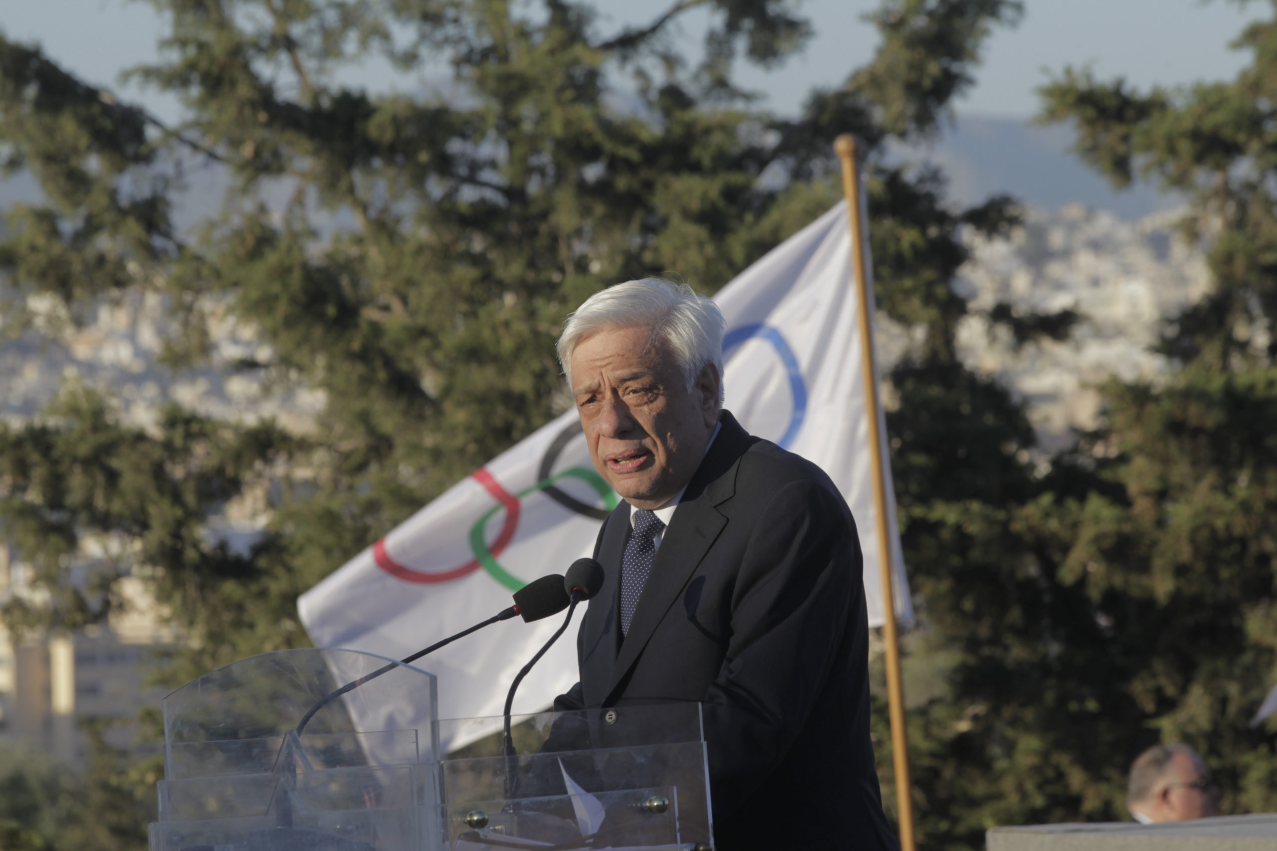 Ο χαιρετισμός του Προκόπη Παυλόπουλου στην Πνύκα – ΦΩΤΟ