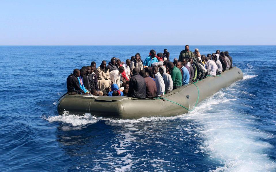 700 πρόσφυγες διασώθηκαν στην Μεσόγειο