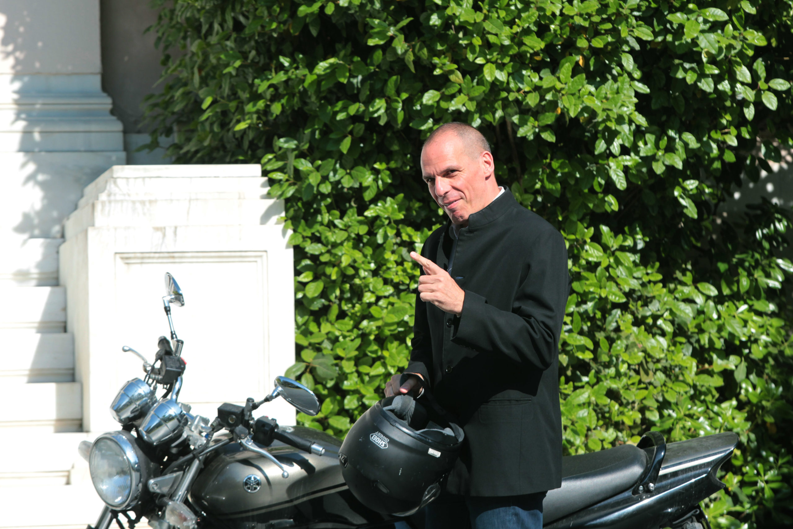 Τι είπε ο Βαρουφάκης για την επιστροφή των καθαριστριών του ΥΠΟΙΚ