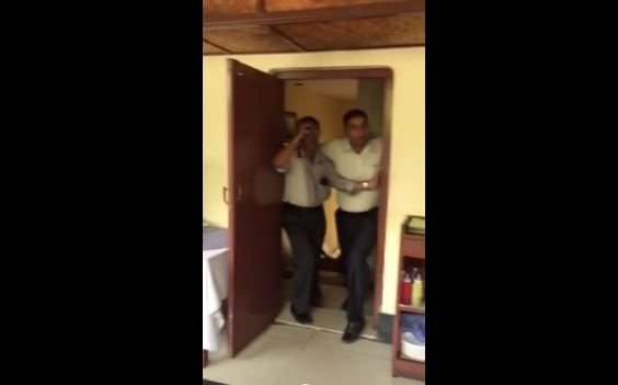 Νέο ΒΙΝΤΕΟ από εμπορικό κέντρο στο Κατμαντού τη στιγμή του σεισμού