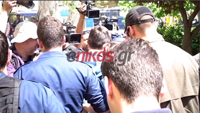 Επιχείρησαν να λιντσάρουν τον παιδοκτόνο – τέρας – ΒΙΝΤΕΟ