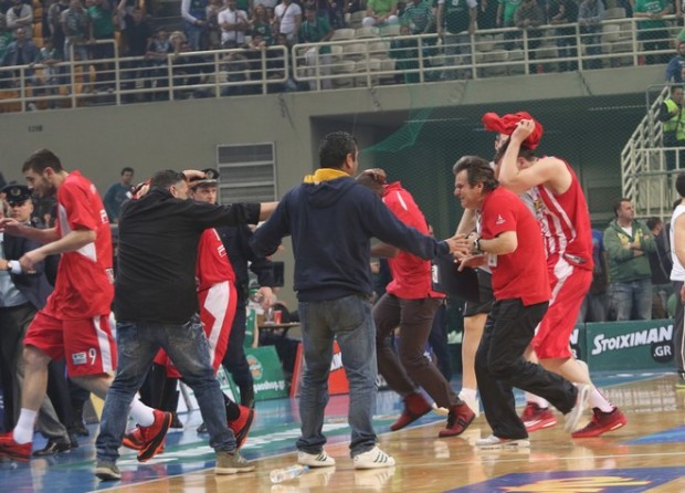 Το χρονικό των επεισοδίων στο ΟΑΚΑ – ΒΙΝΤΕΟ