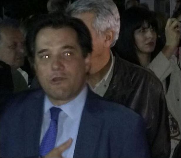 Ο Άδωνις διαδηλώνει στο Σύνταγμα – ΦΩΤΟ