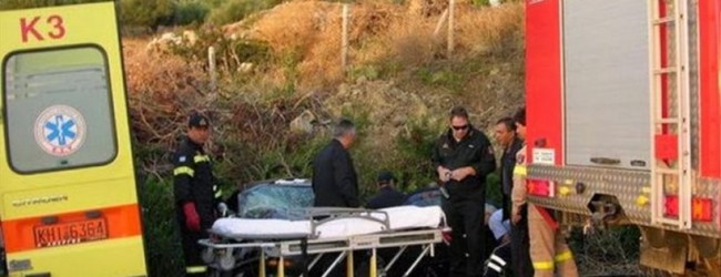 “Κάρφωσε” το αυτοκίνητο σε κολώνα της ΔΕΗ