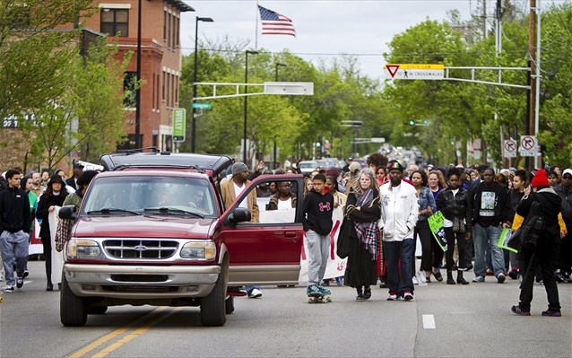 Αθώος ο αστυνομικός που σκότωσε 19χρονο άοπλο Αφροαμερικανό
