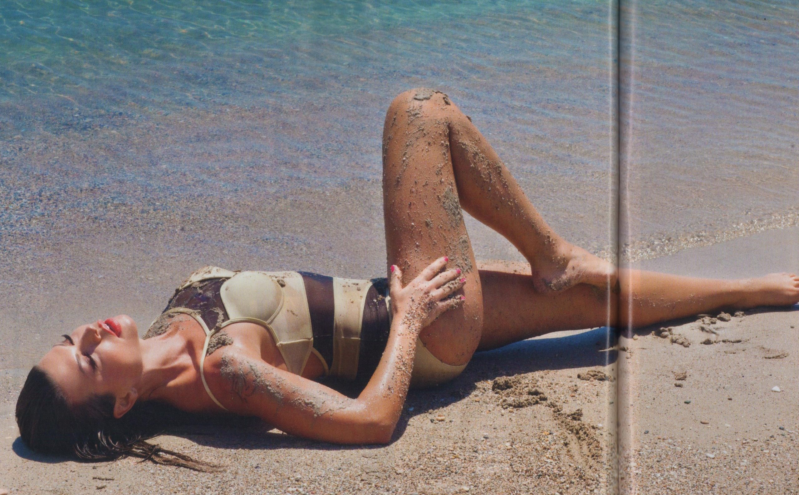 Η φωτογράφιση της Λοτσάρη με μαγιό – ΦΩΤΟ