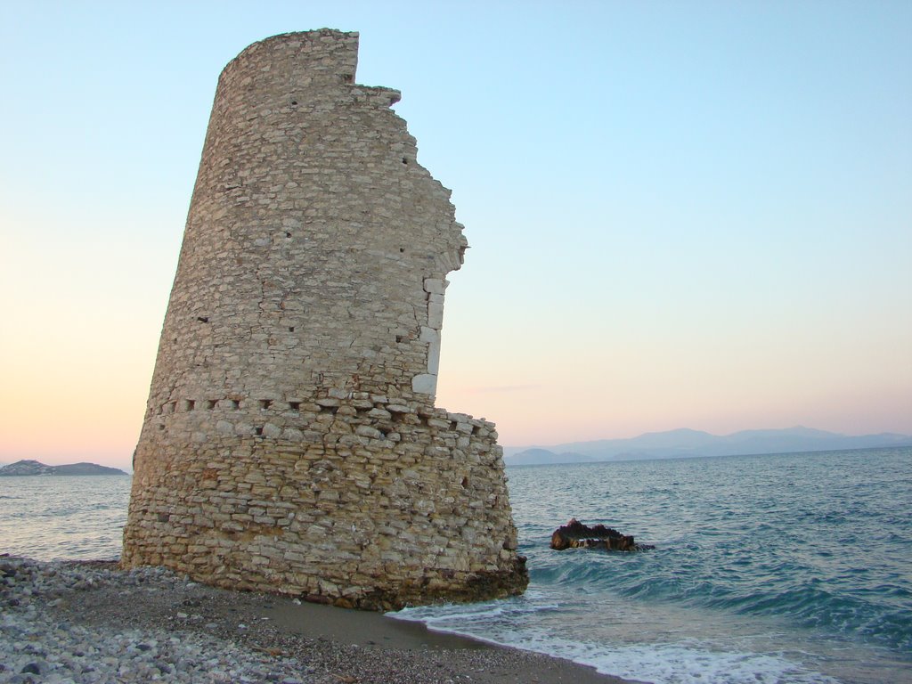 Η μαγική παραλία με τον ανεμόμυλο μέσα στη θάλασσα- ΦΩΤΟ