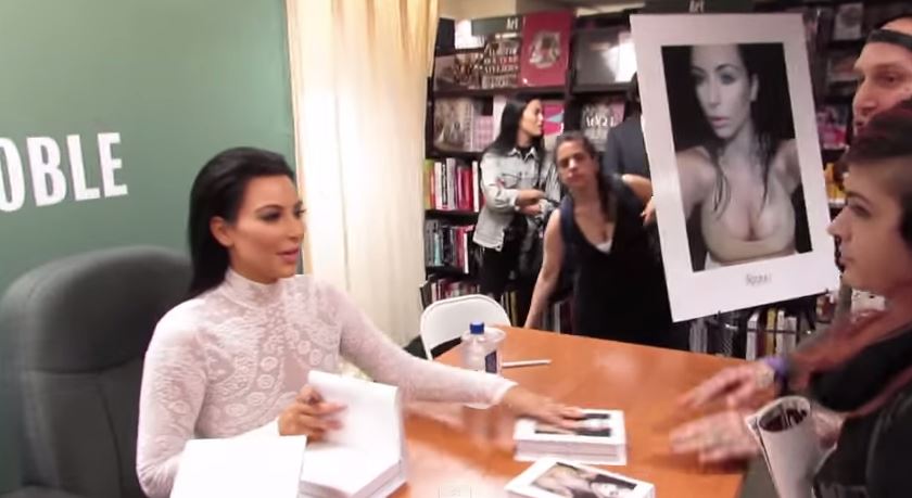 Ακτιβιστές επιτέθηκαν στην Κιμ Καρντάσιαν – ΒΙΝΤΕΟ