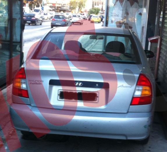 Πάρκαρε μέσα στη στάση λεωφορείου – ΦΩΤΟ