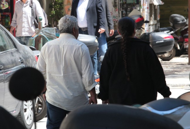 Στο Αυτόφωρο σήμερα οι γονείς που κλείδωσαν τις κόρες τους έξω από το σπίτι