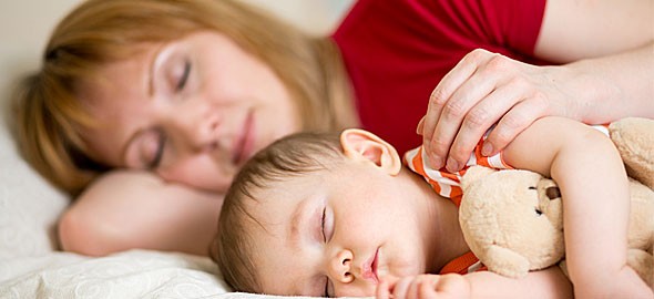 Πρέπει να κοιμάται το παιδί στο κρεβάτι των γονιών;
