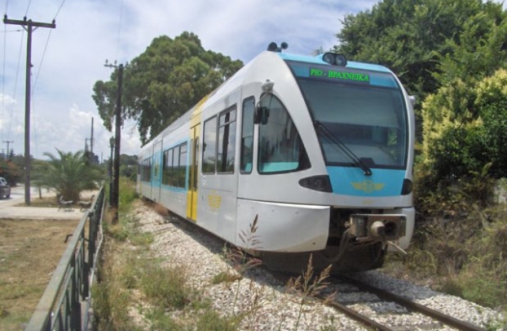 “Κόλλησε” στις ράγες και τον παρέσυρε το τρένο