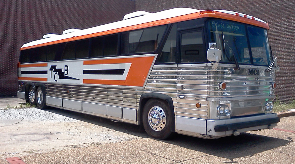 Το λεωφορείο του Έλβις πωλήθηκε σε τιμή ρεκόρ – ΦΩΤΟ