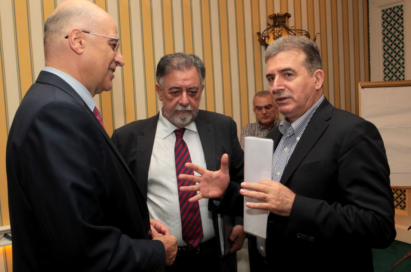 Πηγαδάκι του Πανούση με τους πρώην υπουργούς Δημόσιας Τάξης – ΦΩΤΟ