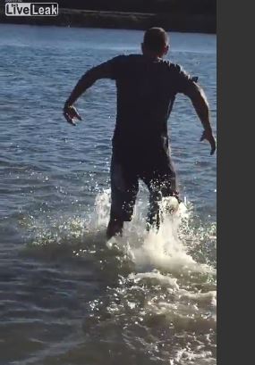 Έπιασε τον καρχαρία με τα χέρια – ΒΙΝΤΕΟ