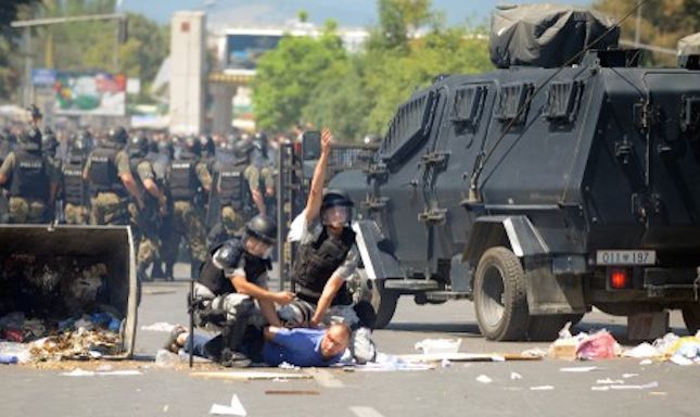 DW: Κορυφώνεται η πολιτική ένταση στην ΠΓΔΜ