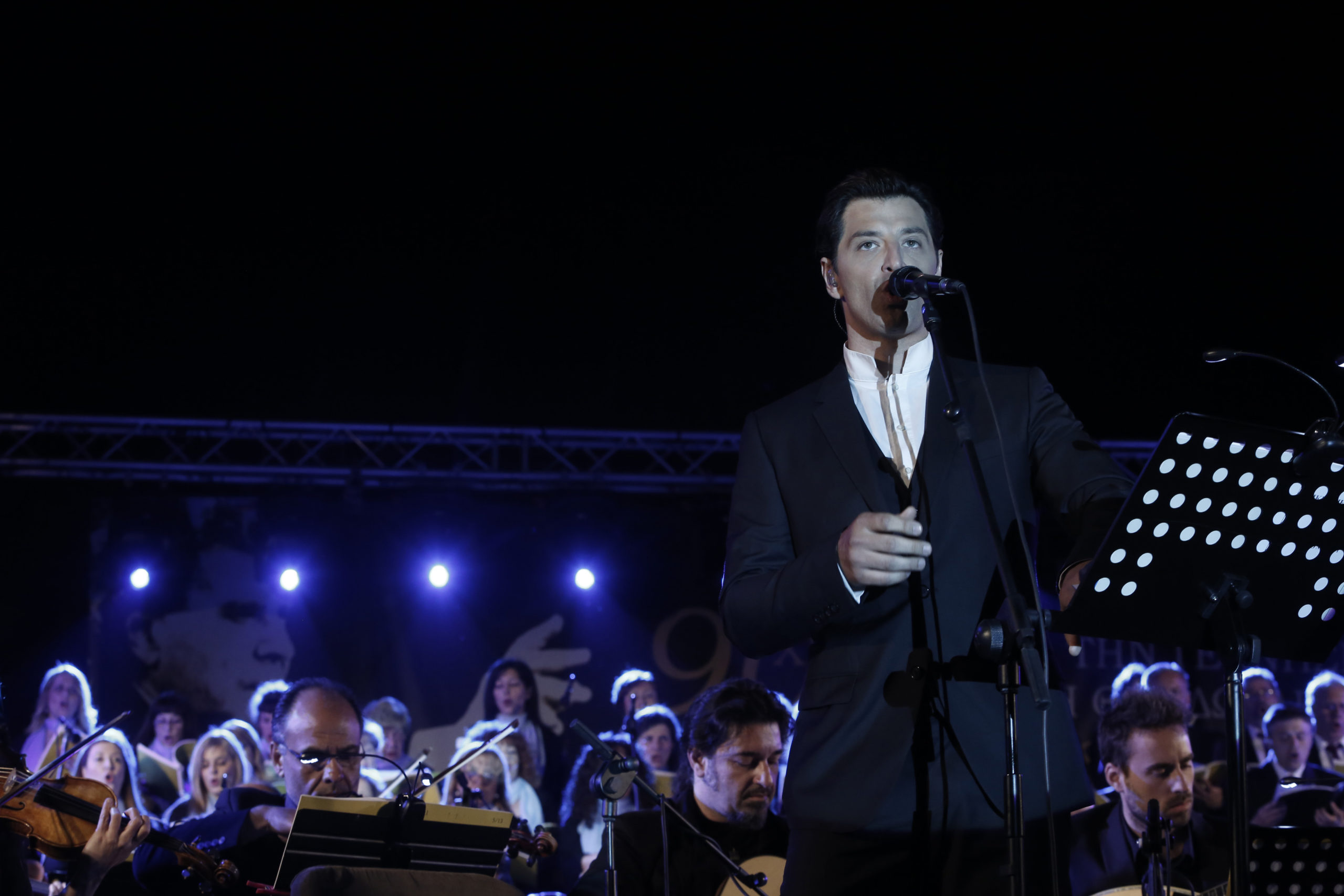 Αντιεξουσιαστές «γέμισαν» προκηρύξεις τη συναυλία του Ρουβά