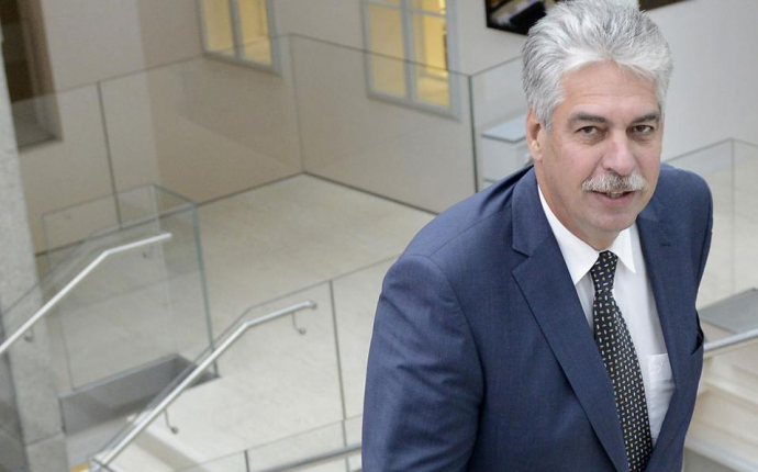 Σέλινγκ: Πρόοδος με δυσκολίες για την Αθήνα