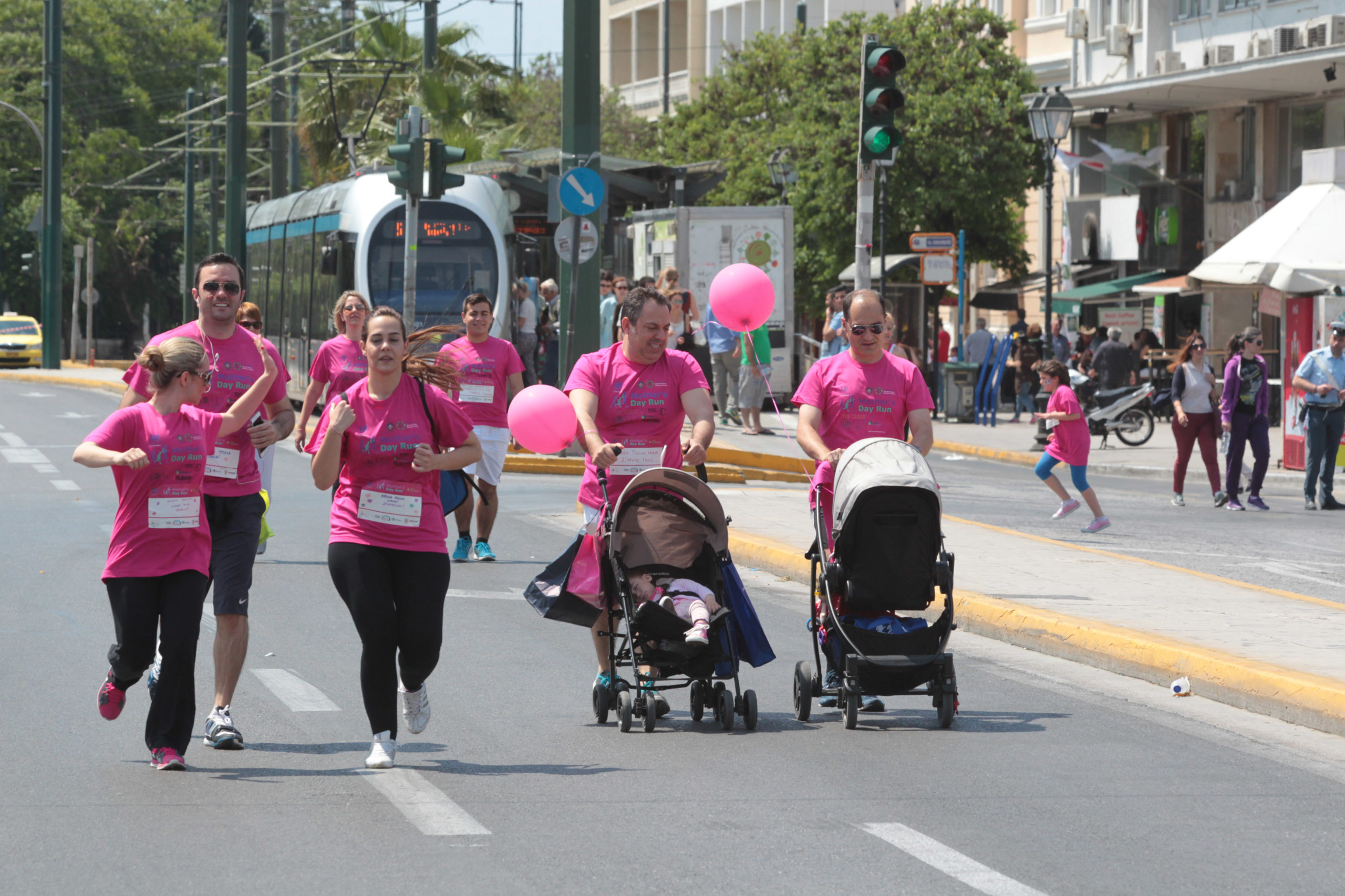 Αγώνας δρόμου “Mother’s Day Run” στην Αθήνα – ΦΩΤΟ