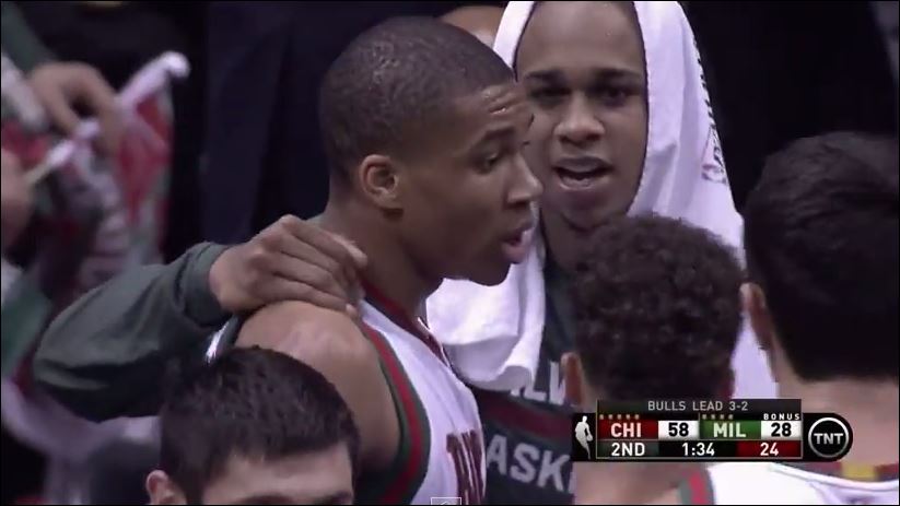 “Ξέφυγε” ο Αντετοκούνμπο και… αποβλήθηκε – BINTEO