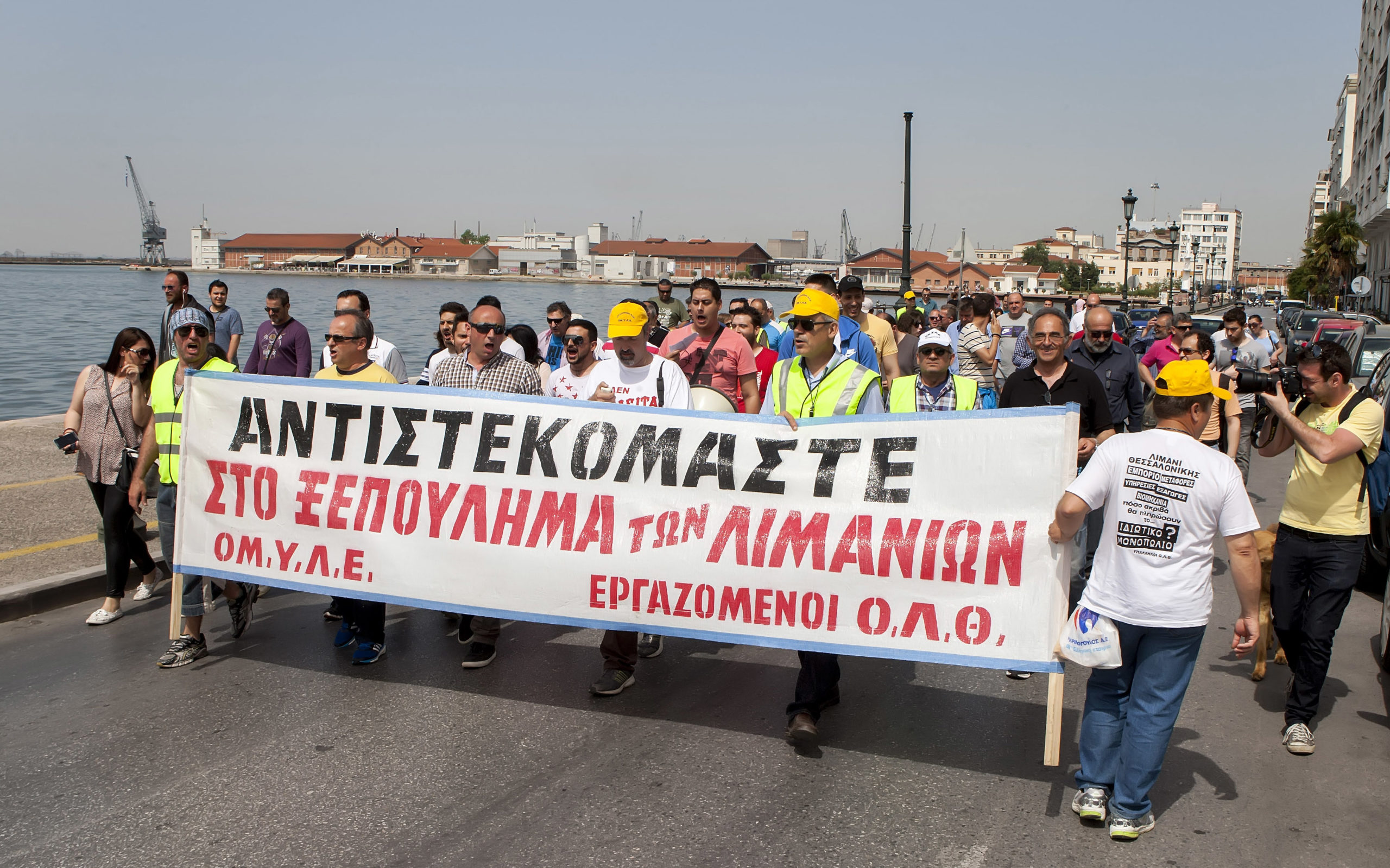 Με κλιμάκωση των κινητοποιήσεων προειδοποιούν οι εργαζόμενοι στα λιμάνια