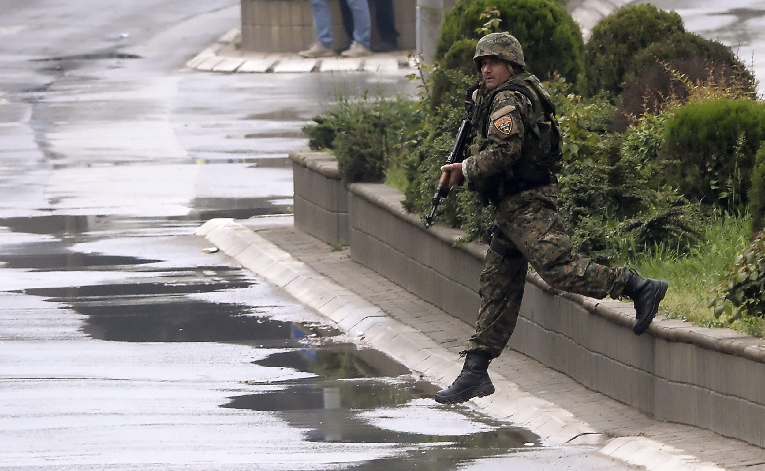 Συνεχίζεται για δεύτερη μέρα η ένταση στα Σκόπια
