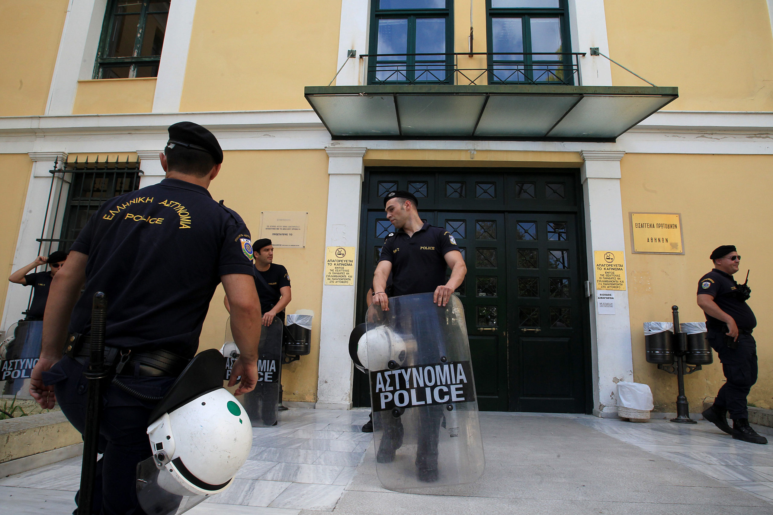 Στην Ευελπίδων οι συλληφθέντες του Βόλου – ΦΩΤΟ