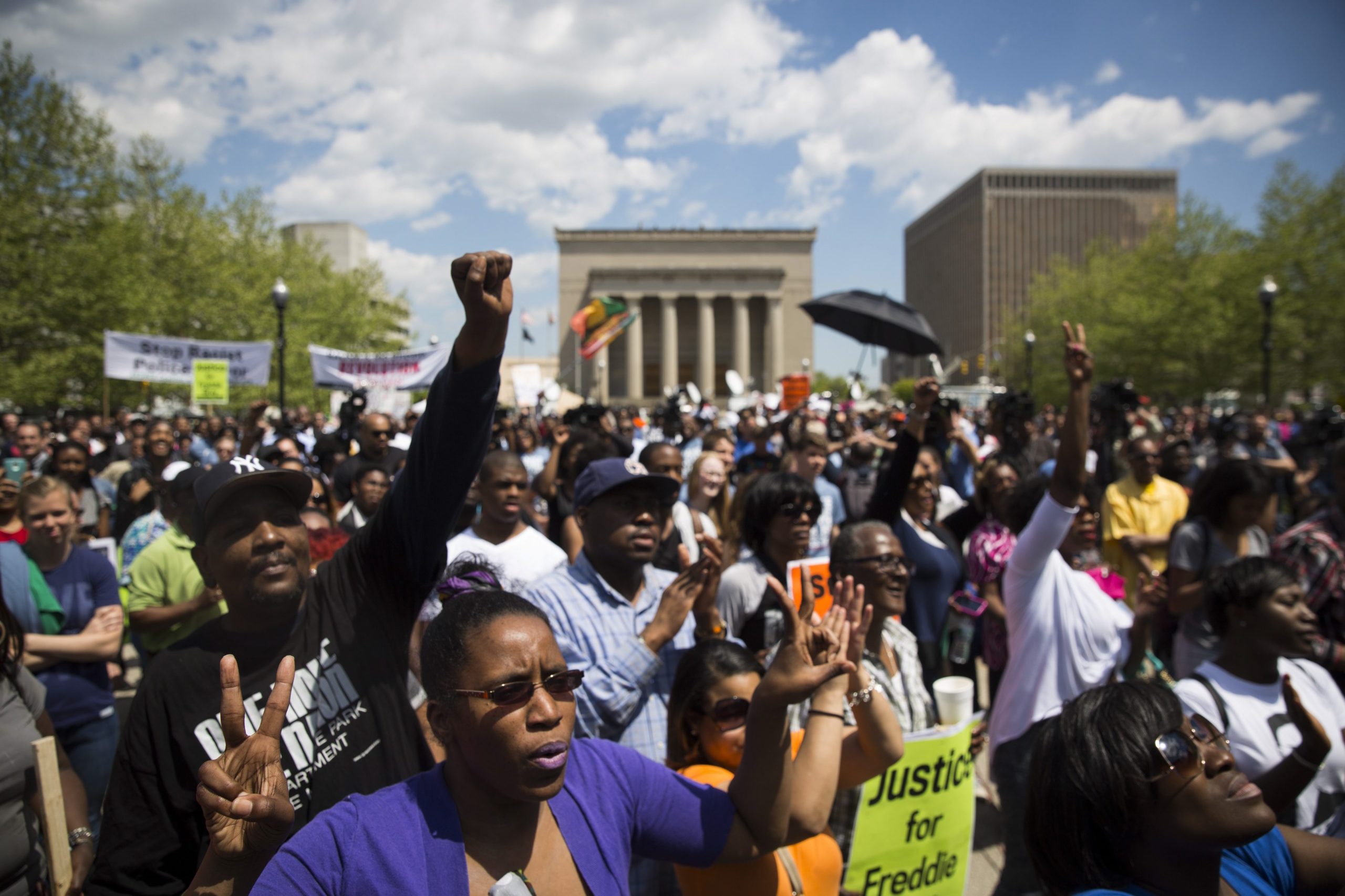 ΗΠΑ- Χιλιάδες διαδηλωτές ζητούν δικαιοσύνη για τον θάνατο του Φρέντι Γκρέι