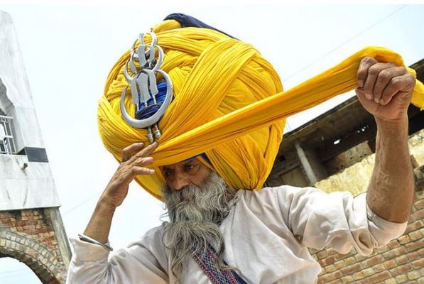 Φοράει τουρμπάνι βάρους 90 κιλών – BINTEO