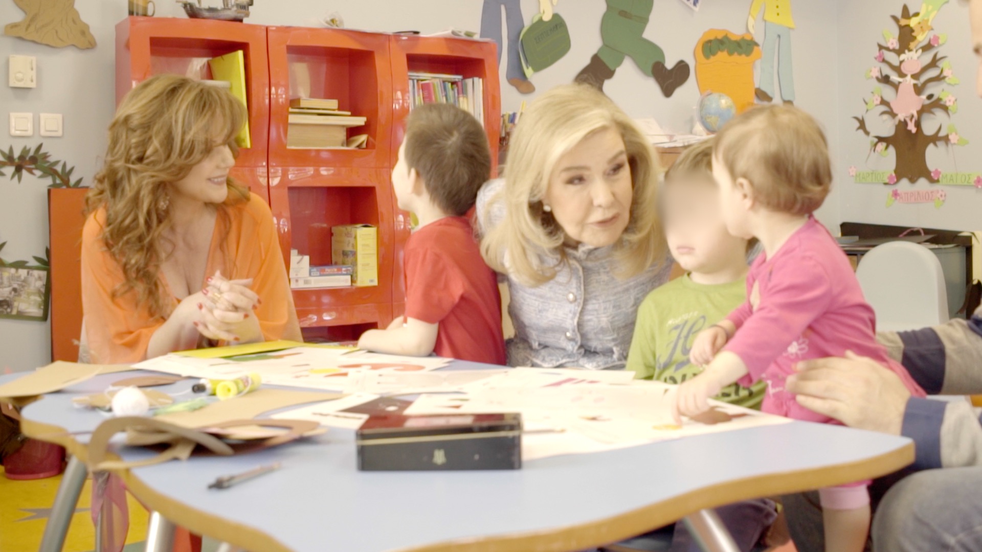 “Προσωπικά” με την Έλενα Κατρίτση – “Μικροί Ήρωες…”