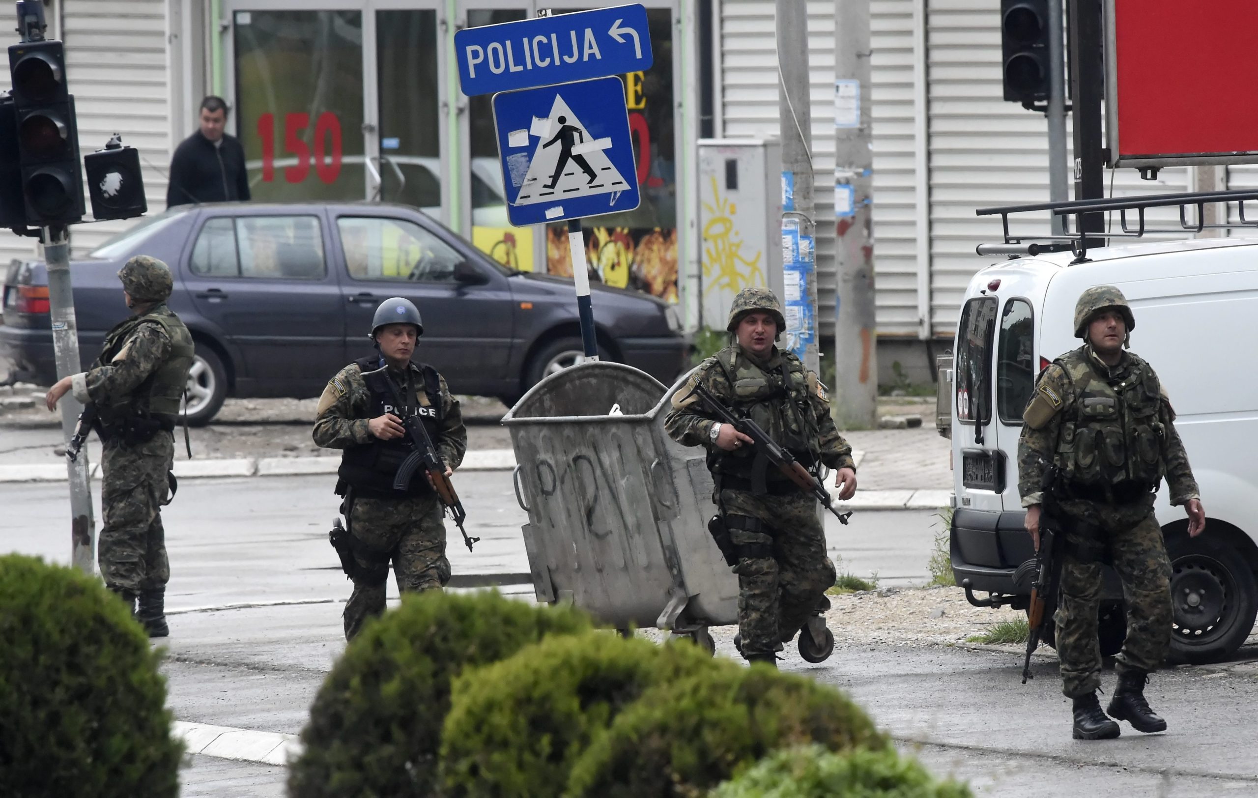 Αιματηρές συγκρούσεις στα Σκόπια – 3 αστυνομικοί νεκροί – ΦΩΤΟ