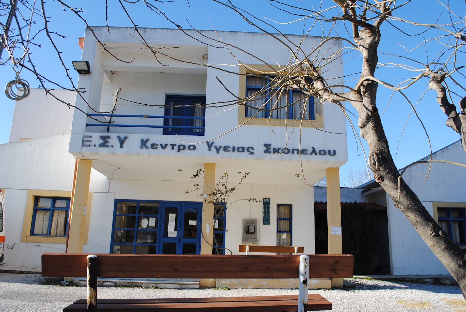 Ρεφενέ βενζίνη στο ασθενοφόρο της Σκοπέλου