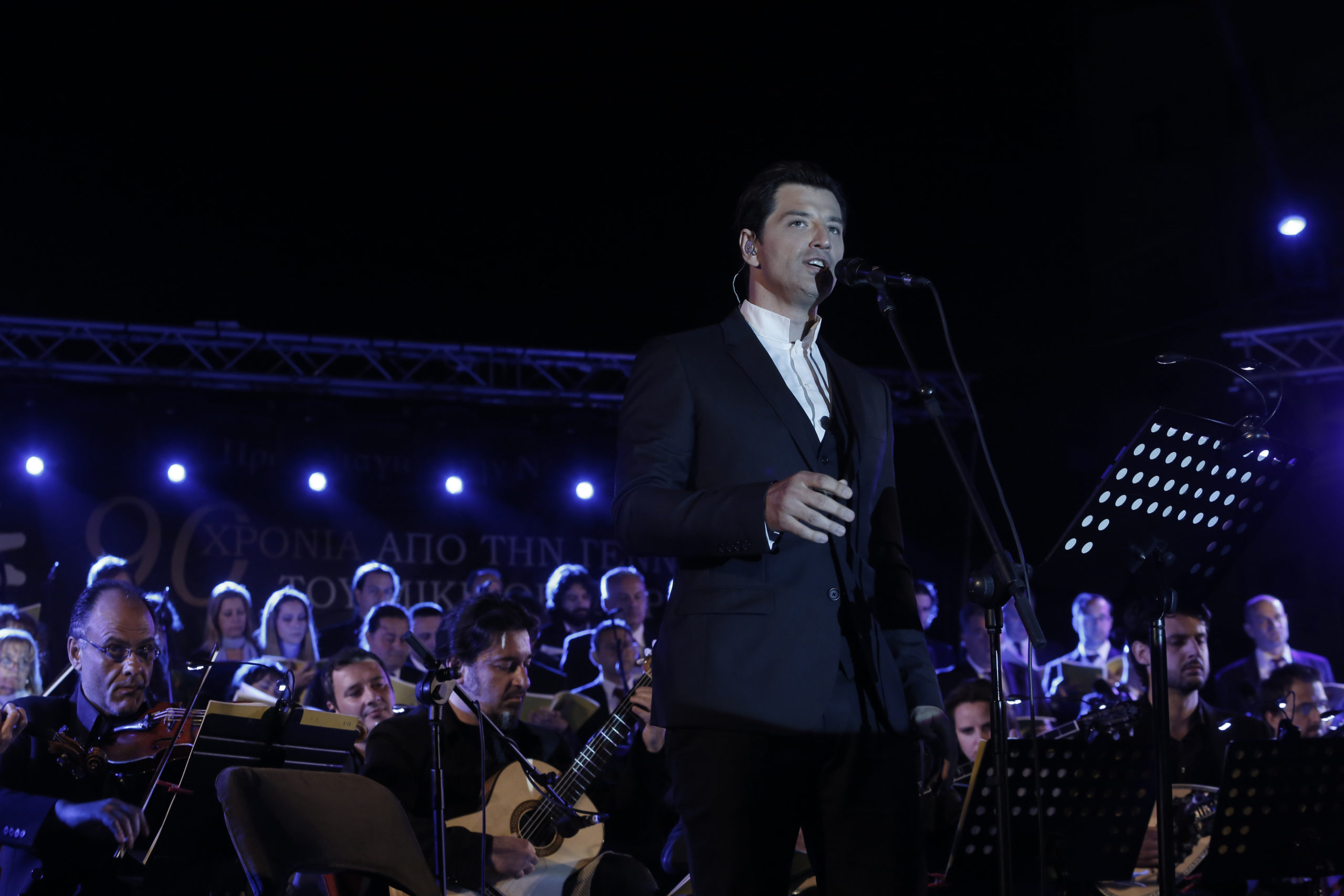 Συγκινημένος ο Ρουβάς μετά τη συναυλία: Είμαι ευγνώμων για την ευκαιρία
