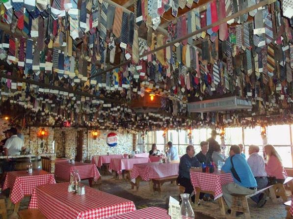 Το εστιατόριο που απαγορεύει τις… γραβάτες – ΦΩΤΟ