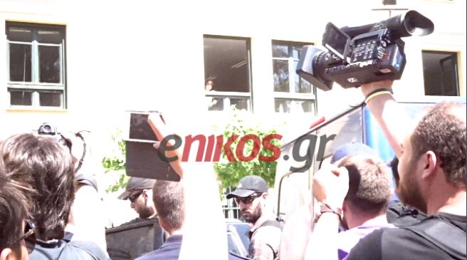 “Κτήνος να πεθάνεις στη φυλακή” φώναζαν στον παιδοκτόνο – ΒΙΝΤΕΟ