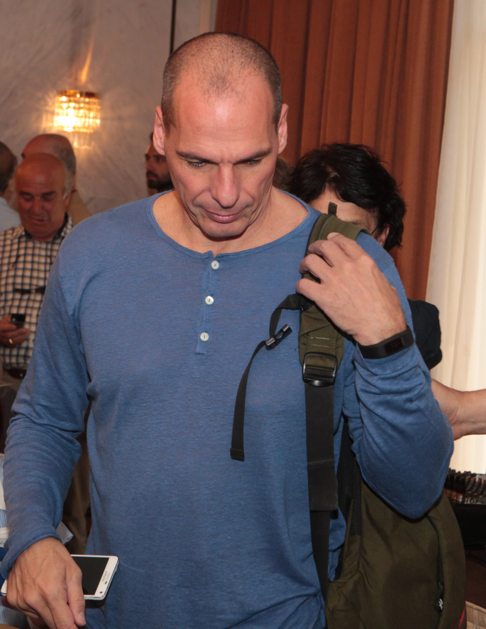 Το καλοκαιρινό look του Βαρουφάκη – ΦΩΤΟ