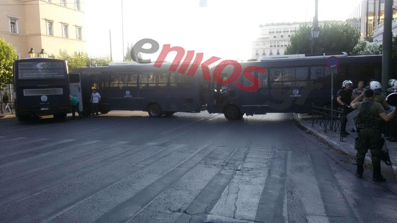 Πορεία αντιεξουσιαστών στο κέντρο της Αθήνας – ΦΩΤΟ